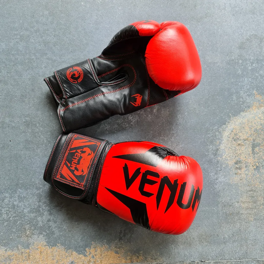 دستکش چرم ونوم دورنگ